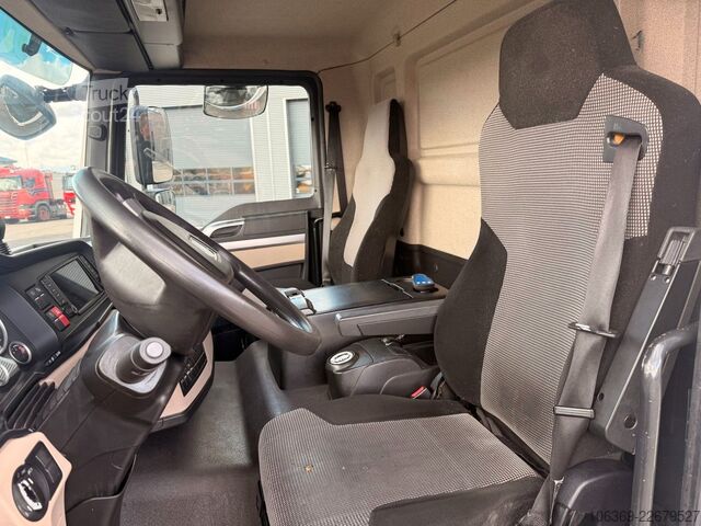 Caminhão frigorífico MAN TGM 26.340 6x2*4 Carrier Supra 1250 Nordic