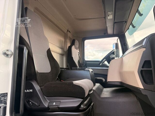 Caminhão frigorífico MAN TGM 26.340 6x2*4 Carrier Supra 1250 Nordic