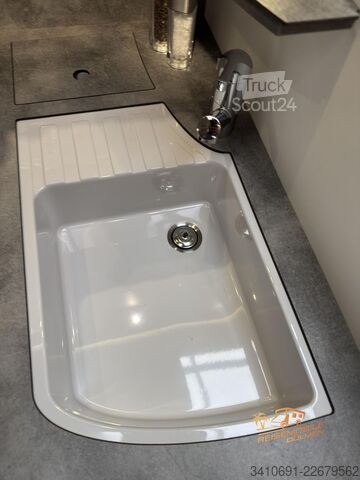 Autorulotă integrată FRANKIA F-Line I 790 GD Hubstützen Lithium  Solar SAT TV