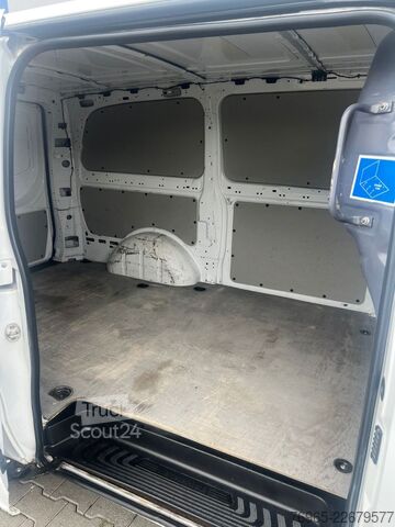 Panelová dodávka MERCEDES-BENZ Vito 114 LANG 6G KLIMA 3-SITZER TEMPOMAT EU6 AHK