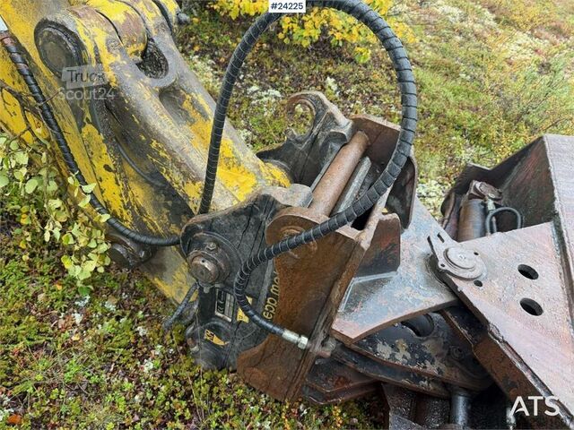 Pelle sur chenilles Komatsu PC240LC-7K excavator w/ 2 buckets – prepared for m