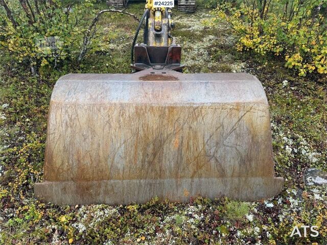 Pelle sur chenilles Komatsu PC240LC-7K excavator w/ 2 buckets – prepared for m