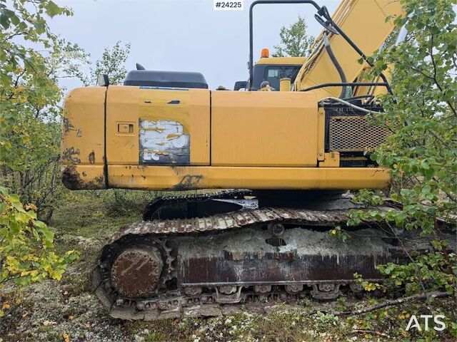 Pelle sur chenilles Komatsu PC240LC-7K excavator w/ 2 buckets – prepared for m