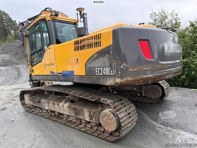 Crawler excavator Volvo EC240CL excavator with a tooth bucket