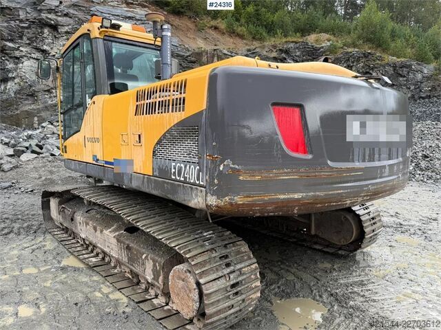 Crawler excavator Volvo EC240CL excavator with a tooth bucket
