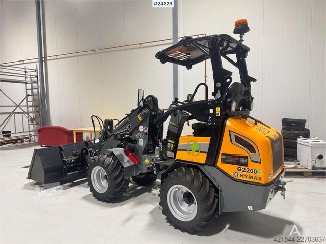 Nakladalnik GiANT G2200 Wheel Loader w/ Pallet Forks and 2 Buckets –