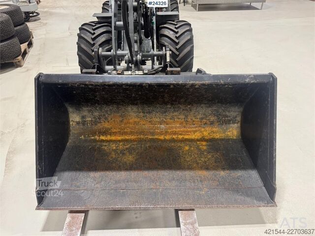 Nakladalnik GiANT G2200 Wheel Loader w/ Pallet Forks and 2 Buckets –