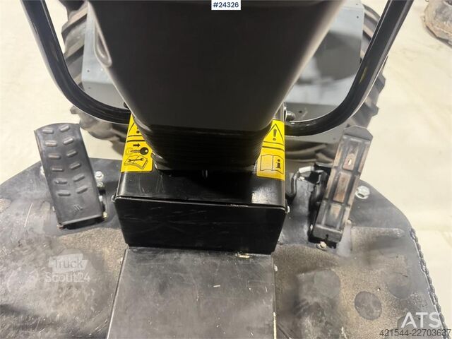 Nakladalnik GiANT G2200 Wheel Loader w/ Pallet Forks and 2 Buckets –