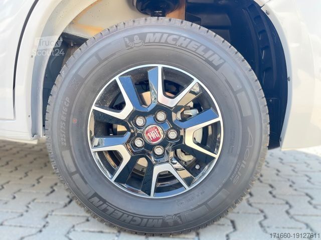 Ημιενσωματωμένο αυτοκινούμενο τροχόσπιτο BÜRSTNER Lyseo TD 594