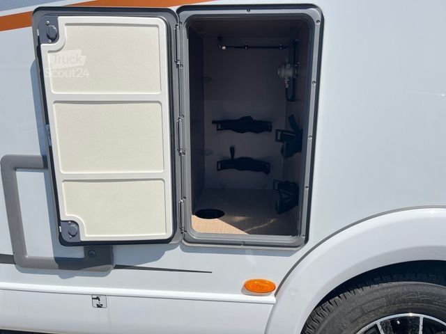 Ημιενσωματωμένο αυτοκινούμενο τροχόσπιτο BÜRSTNER Lyseo TD 594