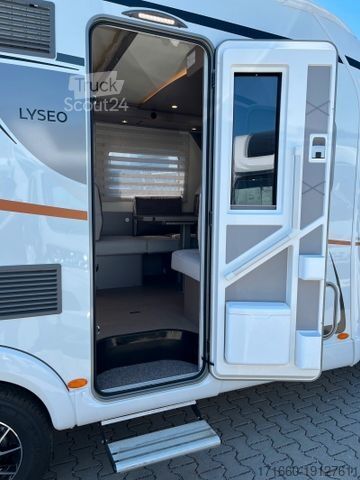 Ημιενσωματωμένο αυτοκινούμενο τροχόσπιτο BÜRSTNER Lyseo TD 594