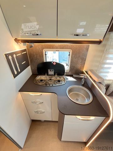 Ημιενσωματωμένο αυτοκινούμενο τροχόσπιτο BÜRSTNER Lyseo TD 594