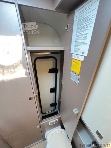 Ημιενσωματωμένο αυτοκινούμενο τροχόσπιτο BÜRSTNER Lyseo TD 594