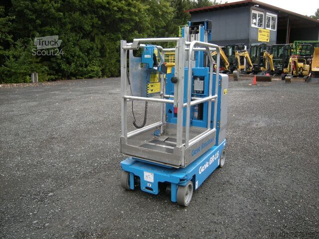 Platformă de ridicare cu catarg vertical Genie GR-15