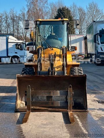 Chargeuse sur pneus VOLVO L30B-Z/x Radlader inkl. Schaufel & Palettengabel