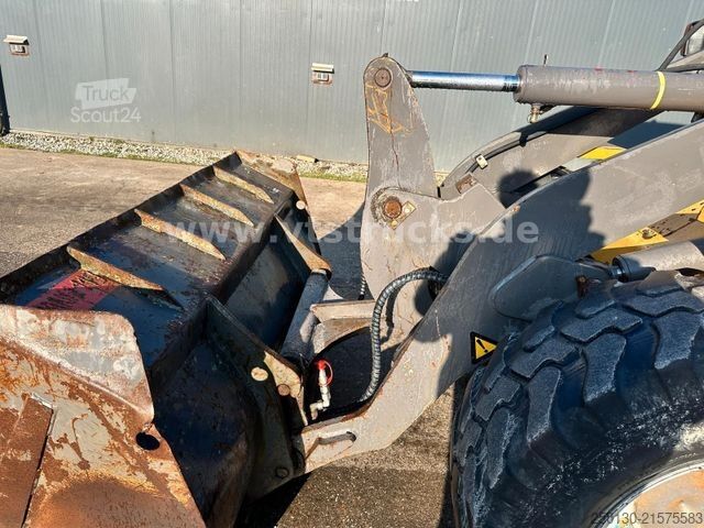 Chargeuse sur pneus VOLVO L30B-Z/x Radlader inkl. Schaufel & Palettengabel