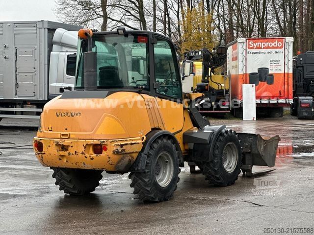 Chargeuse sur pneus VOLVO L25B-P Palettengabel&Schaufel