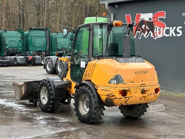 Chargeuse sur pneus VOLVO L25B-P Palettengabel&Schaufel