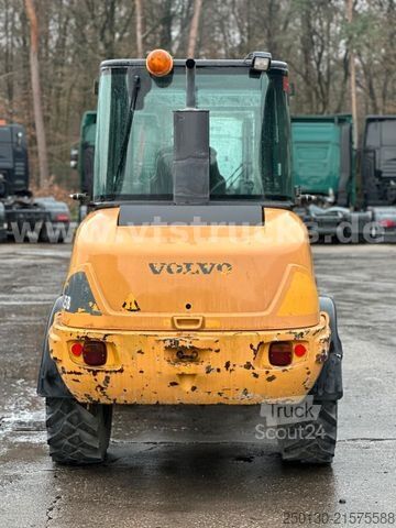 Chargeuse sur pneus VOLVO L25B-P Palettengabel&Schaufel