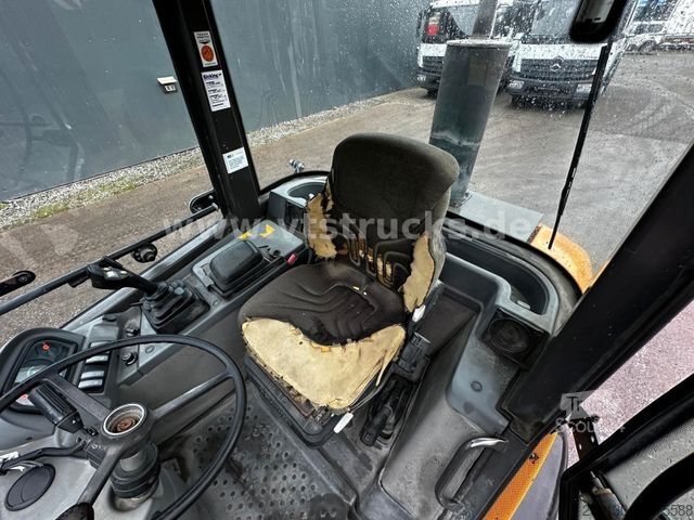 Chargeuse sur pneus VOLVO L25B-P Palettengabel&Schaufel