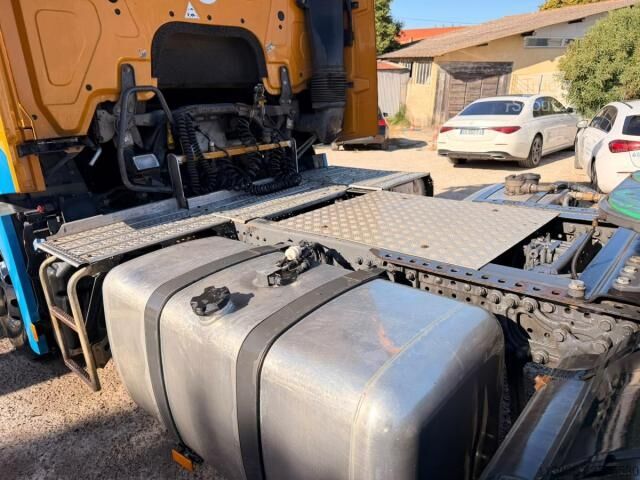 Standart çekici ünitesi Mercedes-Benz Actros 1845