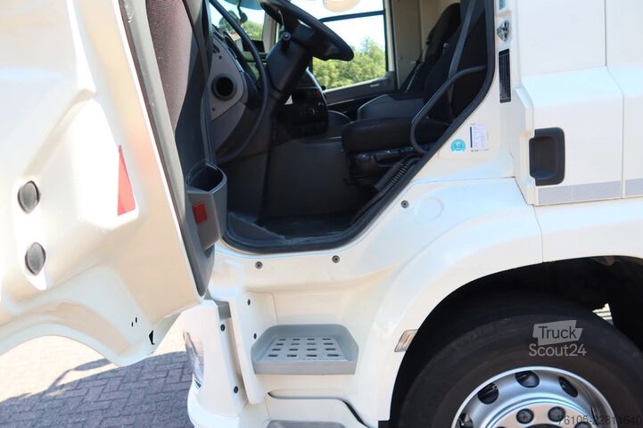 куфар DAF CF 320 FA Bakwagen + Dhollandia 2000 kg klep