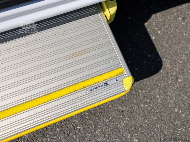 Kleinbus Mercedes-Benz Sprinter 317 CDI Tourer L2H2 (3-3-3) AHK Kame