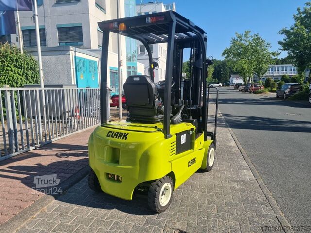 Priekšējās iekrāvēja autoiekrāvējs Clark GEX 20