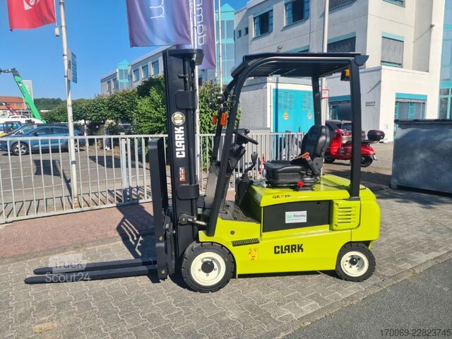 Priekšējās iekrāvēja autoiekrāvējs Clark GEX 20