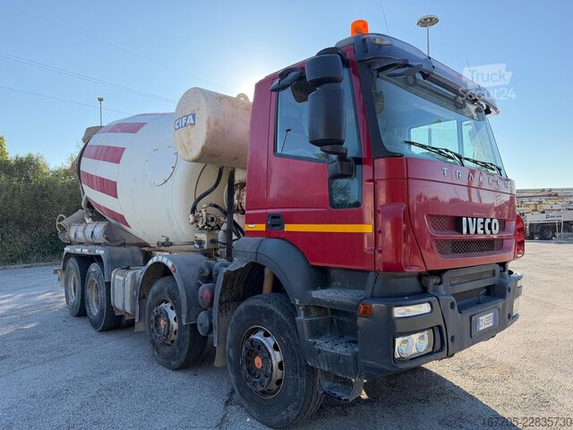Kamion mikser za beton Iveco trakker