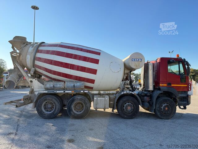 Kamion mikser za beton Iveco trakker
