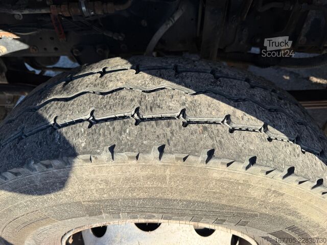 Kamion mikser za beton Iveco trakker