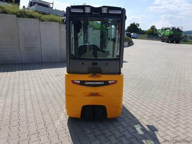 Gaffeltruck Jungheinrich EFG 215 / Triplex: 4.25m! / SS / nur 2.184h!