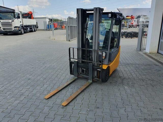 Gaffeltruck Jungheinrich EFG 215 / Triplex: 4.25m! / SS / nur 2.184h!