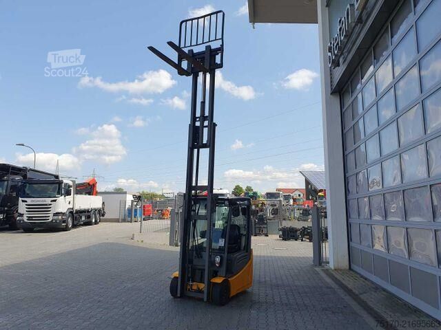 Gaffeltruck Jungheinrich EFG 215 / Triplex: 4.25m! / SS / nur 3.488h!