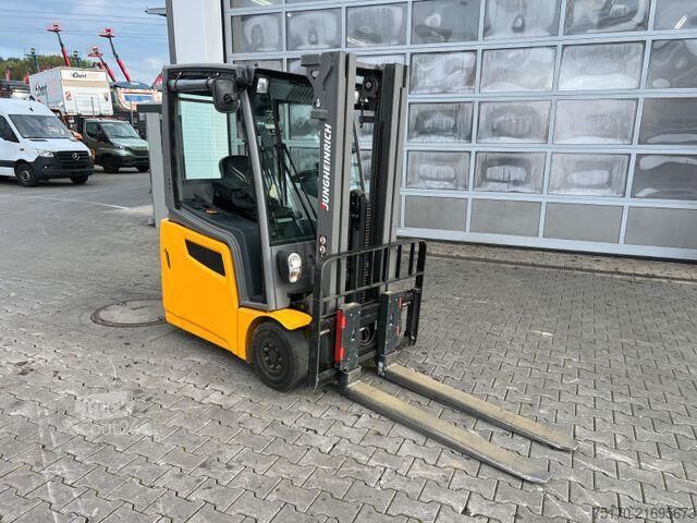Gaffeltruck Jungheinrich EFG 215 / Triplex: 4.25m! / SS / 1.573h / 2024