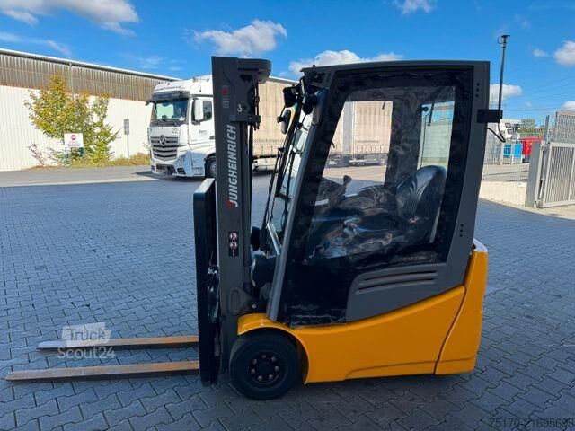 Gabelstapler Jungheinrich EFG 215 / Triplex: 4.25m! / SS / nur 2.865h!