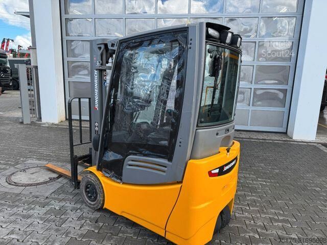 Gabelstapler Jungheinrich EFG 215 / Triplex: 4.25m! / SS / nur 3.092h!