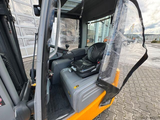 Gabelstapler Jungheinrich EFG 215 / Triplex: 4.25m! / SS / nur 3.092h!