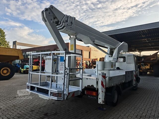 Підйомна платформа MAN LE 8.180 4x2 Bison Palfinger TKA 30
