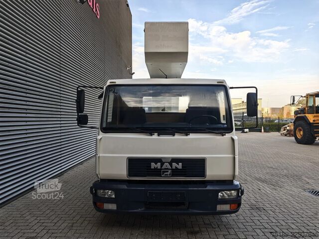 Підйомна платформа MAN LE 8.180 4x2 Bison Palfinger TKA 30