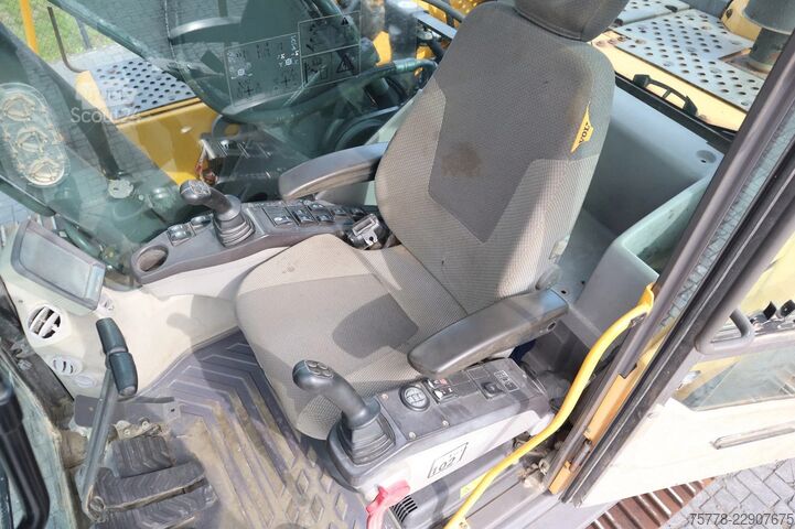 Pásový bager Volvo EC220D L EC 220 DL | BUCKET | QUICK COUPLER | C...