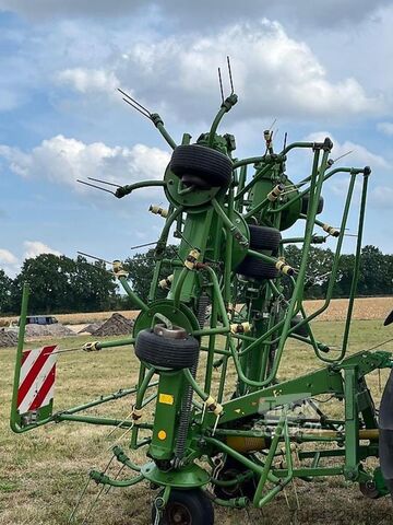 Карусельна сеноворошилка Krone KW 8.82