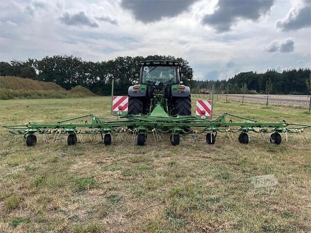 Карусельна сеноворошилка Krone KW 8.82