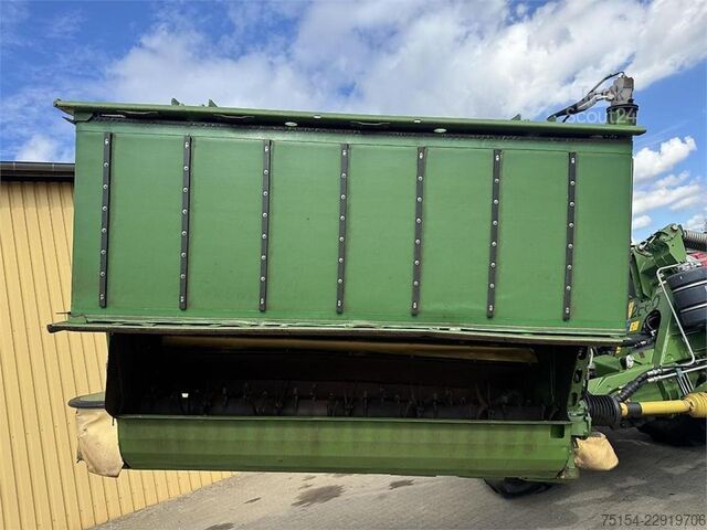 різак для врожаю Krone Easy Cut F 320 CV und Easy Cut B 870 CV mit Schwad