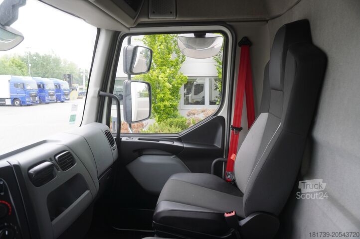 Hűtőszekrény Renault D13 / 140 tho km !!! / Meat hooks