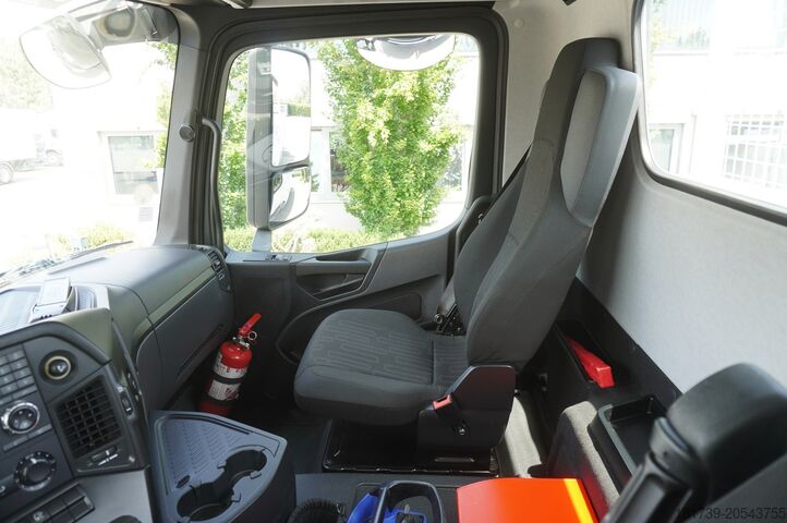 Broadside cu HDS Mercedes-Benz Arocs 2633 flatbed truck / Crane FASSI