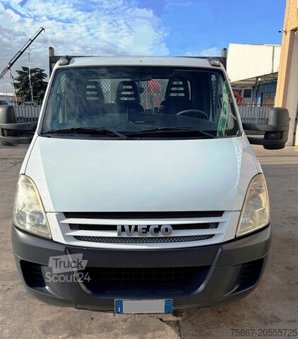 Tovornjak s fiksno nadgradnjo Iveco 