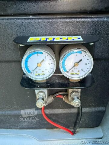 Autocarro con cassone fisso Iveco 