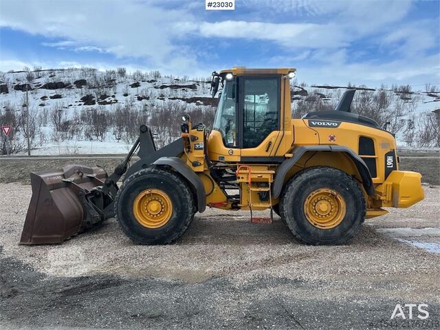 Krautuvas Volvo L90H wheel loader with joystick control and a buck